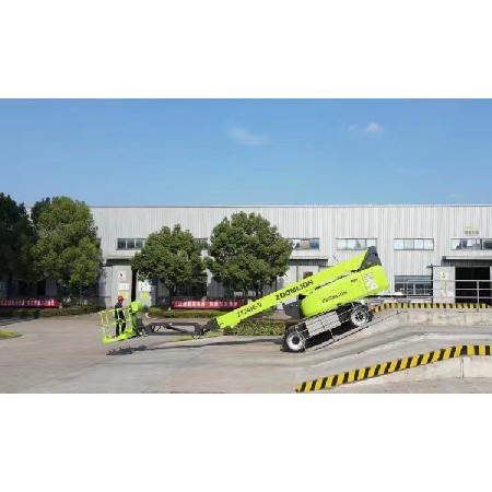 自行式直臂高空车