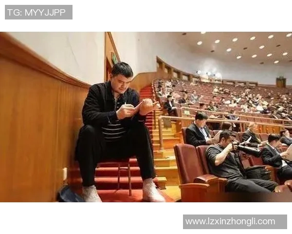 姚明在家中四处寻找手机的搞笑经历与温馨瞬间 姚明在家中四处寻找手机的搞笑经历与温馨瞬间