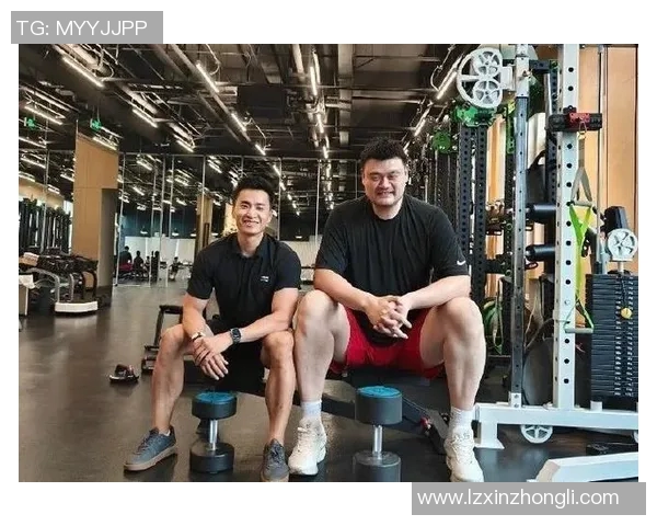 姚明昔日瘦削身姿与如今强壮体格的对比与变化分析