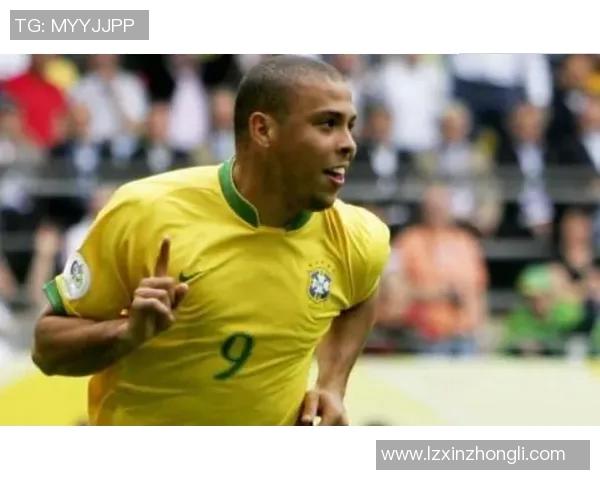 足球明星C罗球衣艺术创作展现足球激情与绘画魅力